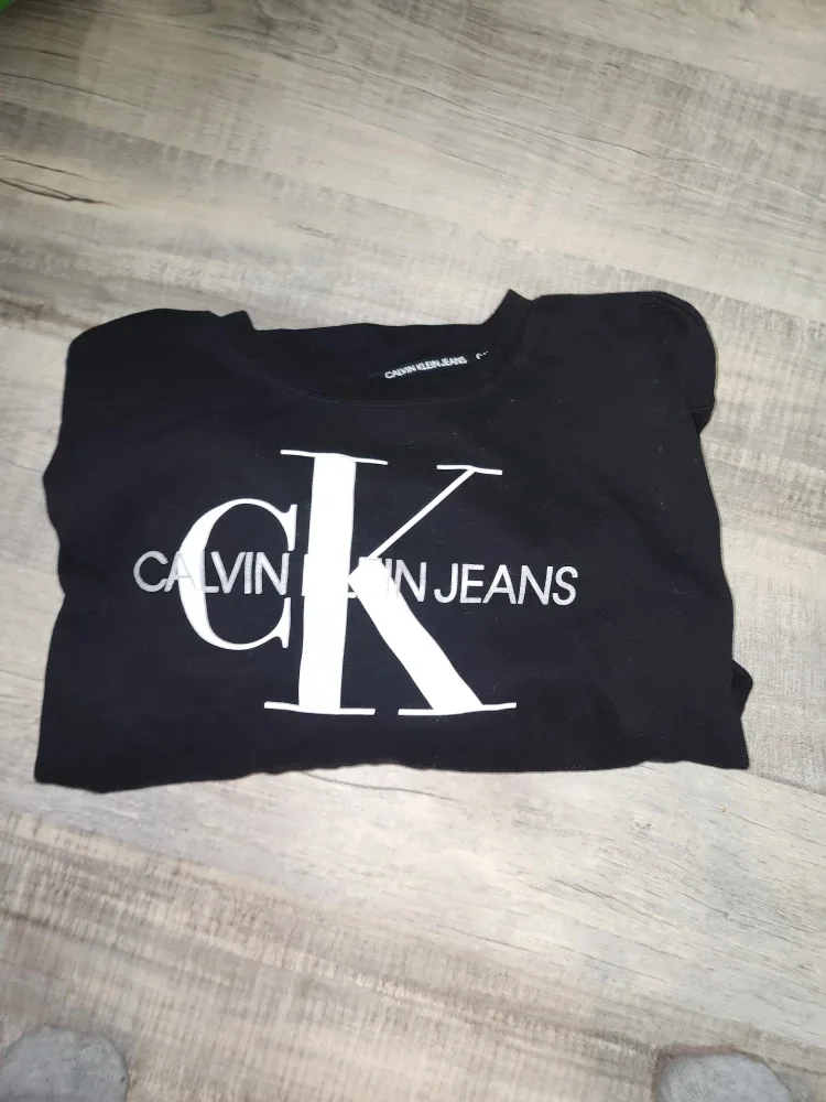 Calvin Klein Jeans Black Sweatshirt - Size M image indicator(2)