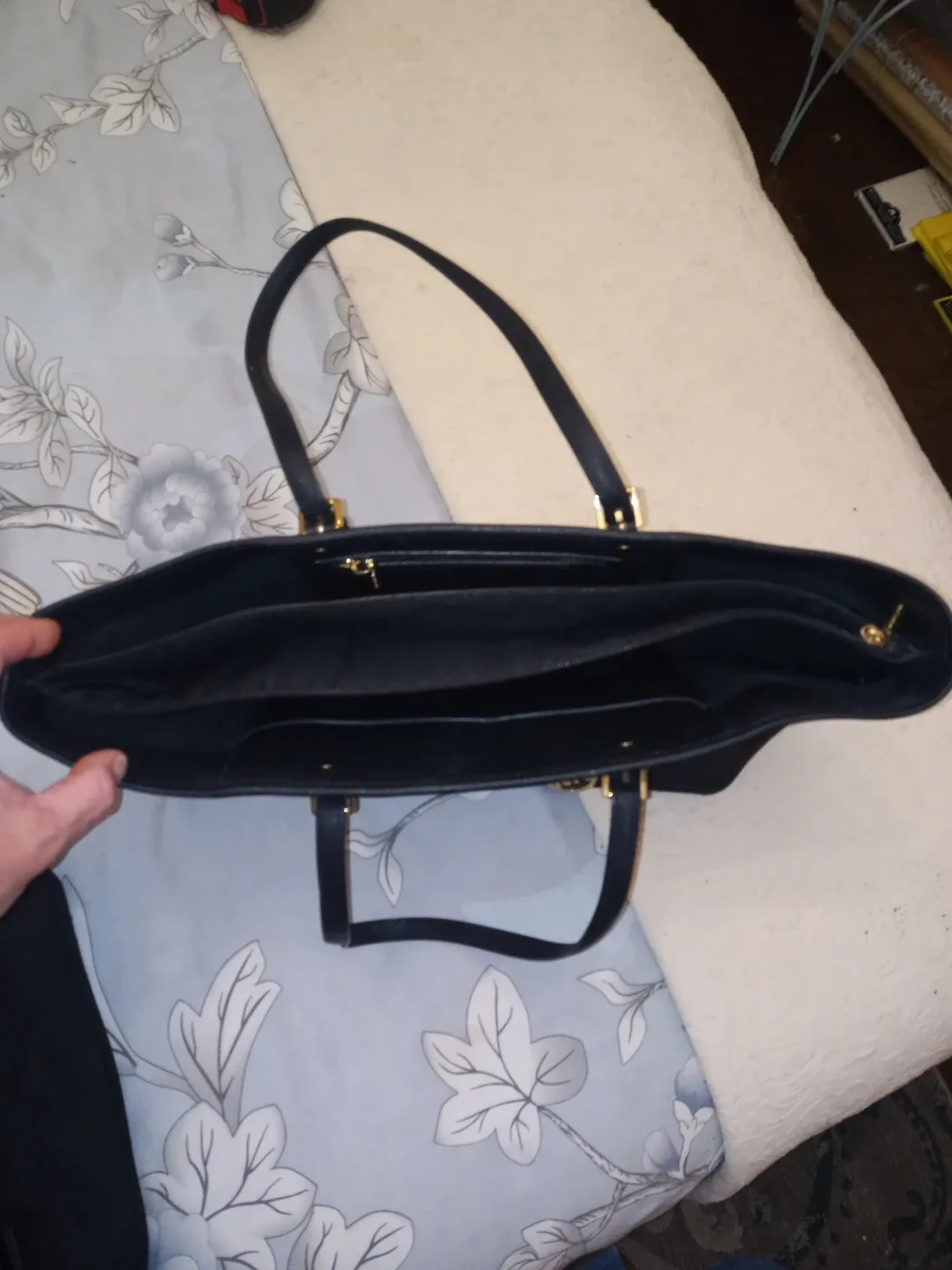 Michael Kors Black Purse image indicator(8)