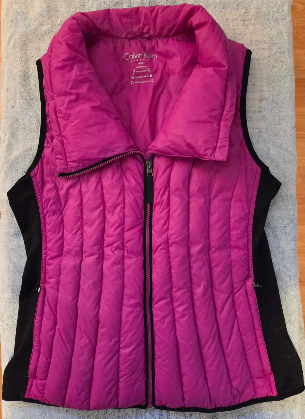 Calvin Klein Puffer Performance Vest - Size Large image indicator(2)