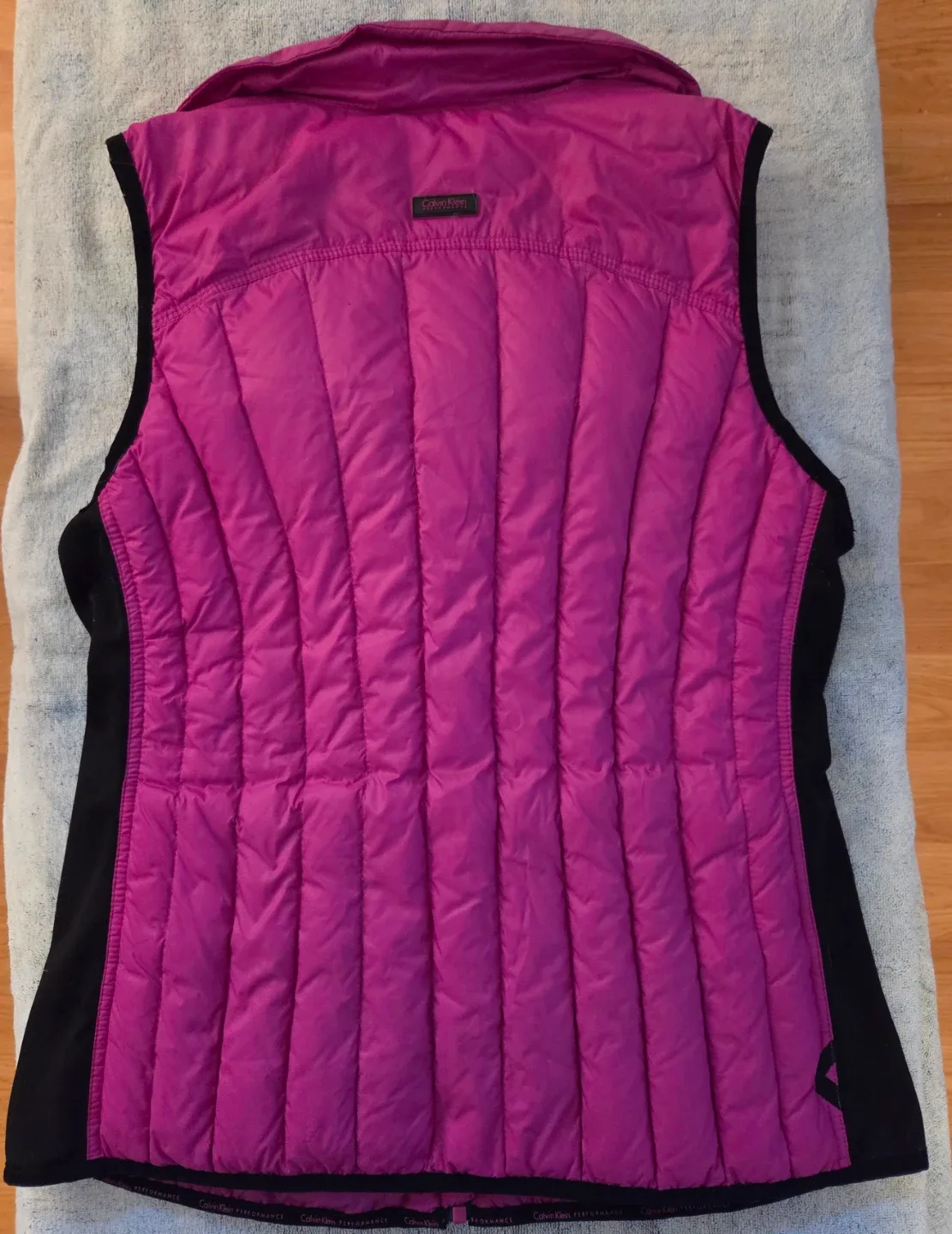 Calvin Klein Puffer Performance Vest - Size Large image indicator(3)