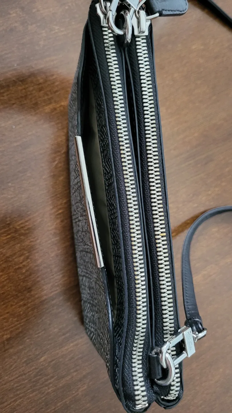 Tumi Crossbody Bag - Like New! image indicator(4)