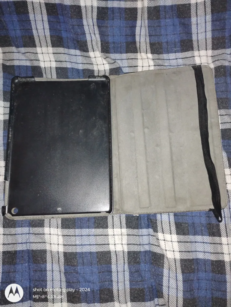 iPad with Teenage Mutant Ninja Turtles Case image indicator(2)