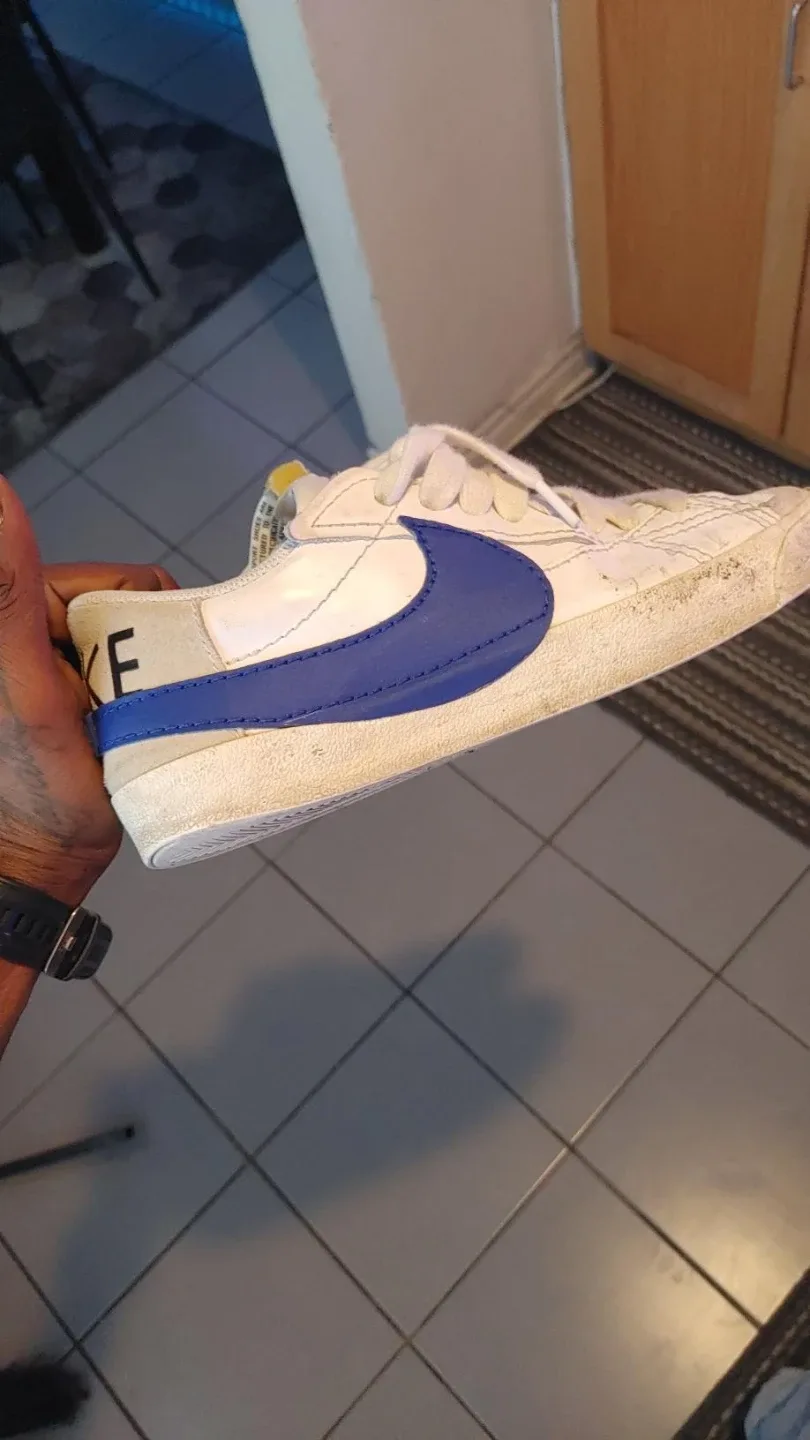 Size 10 nike blazer low image indicator(3)