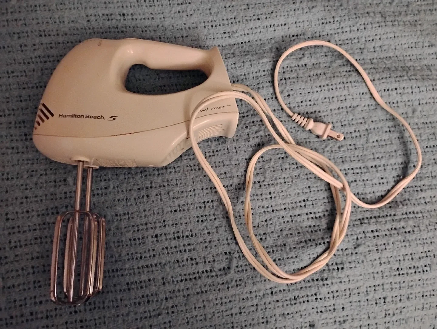 HAMILTON BEACH 5-SPEED HAND MIXER thumbnail