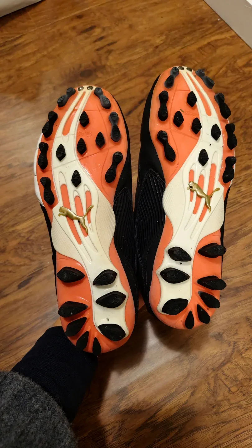 Puma Black Soccer Shoes for women image indicator(3)