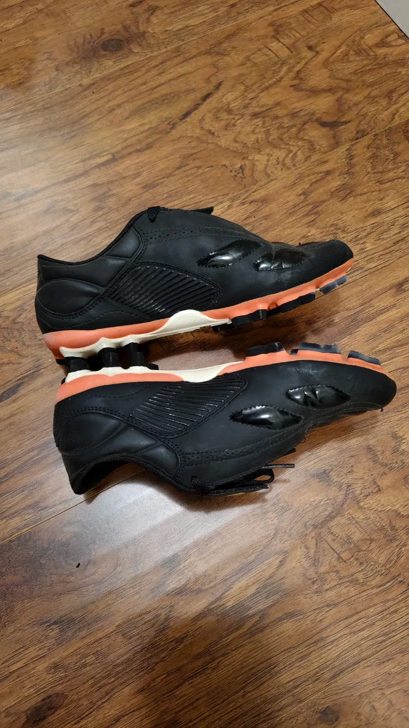 Puma Black Soccer Shoes for women image indicator(4)