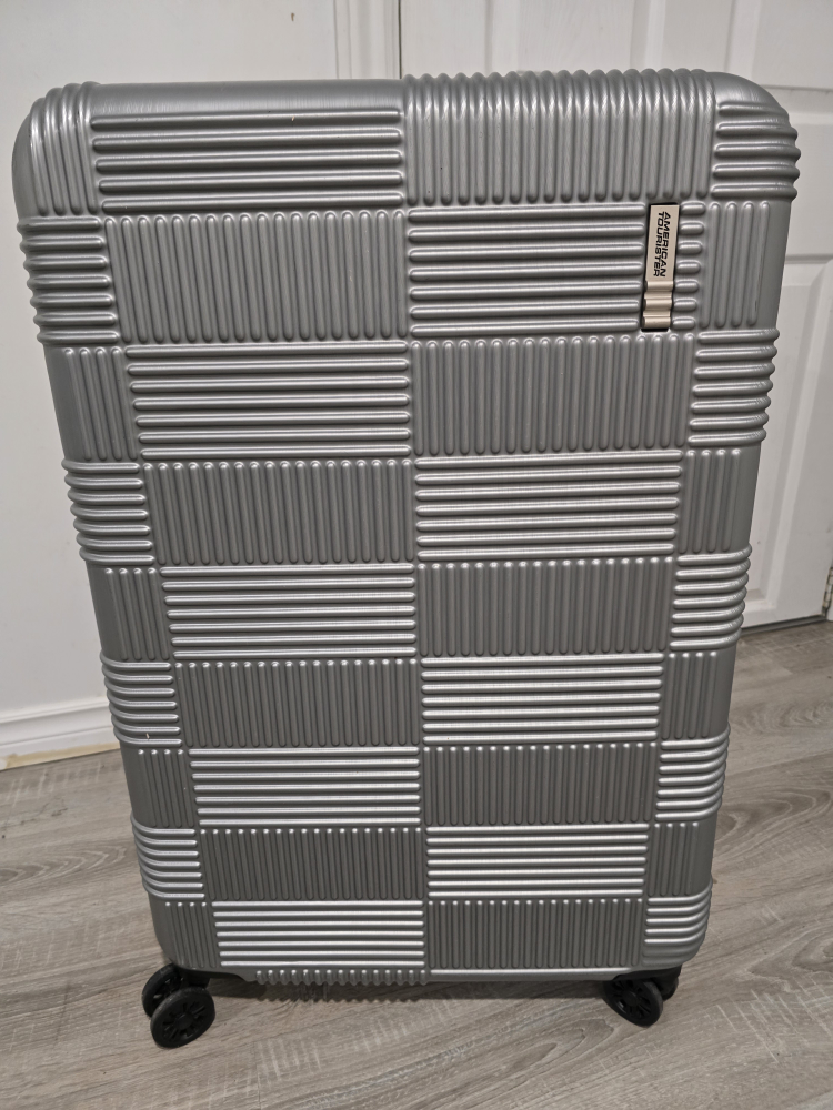 Large Travel Luggage for Sale. (Kingsto Ontario) - photo 3