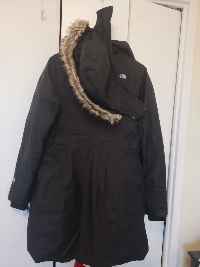 The North Face Black Winter Coat - Size M image indicator(5)