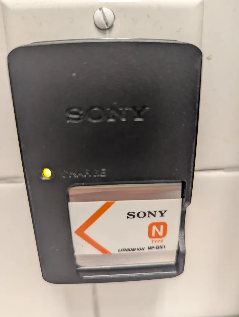 SONY Cyber Shot DSC-W350D - Rhinestone Jewel Pink image indicator(7)