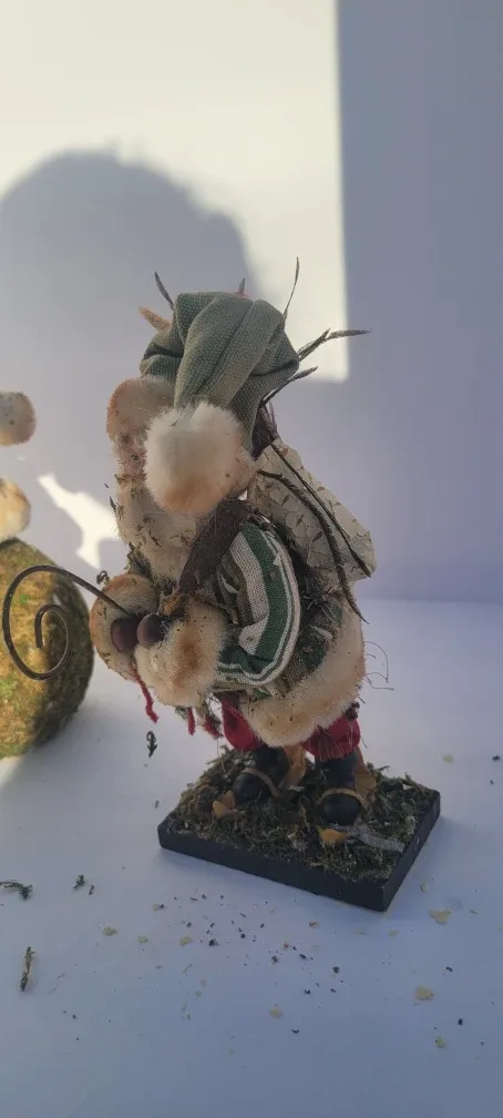 Vintage Santa Claus Figurines image indicator(4)