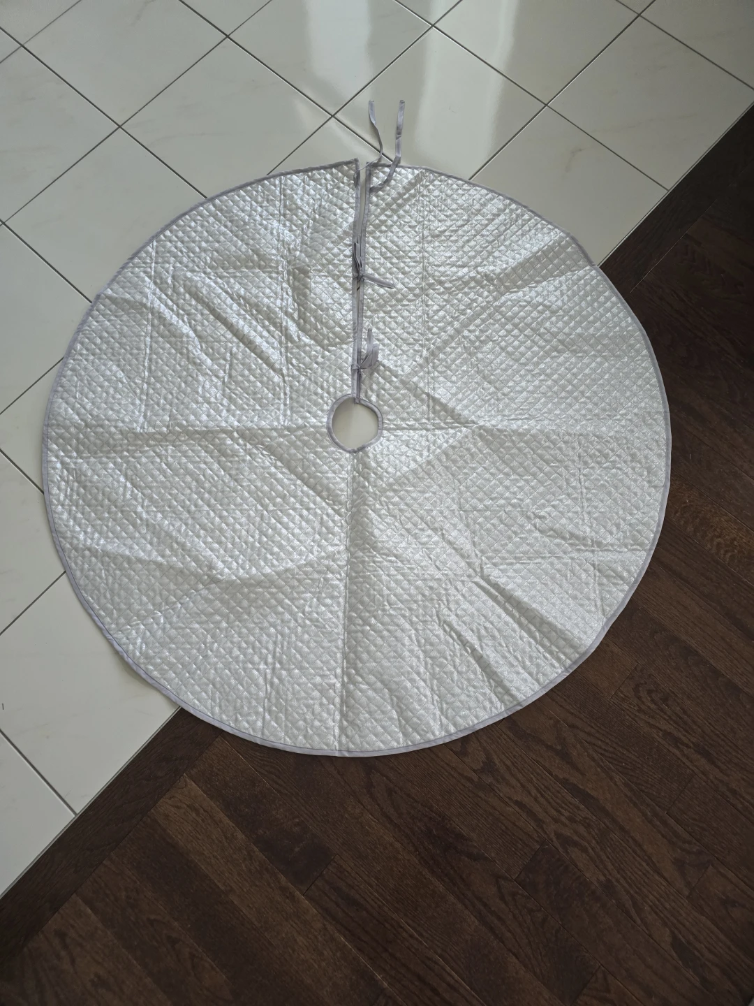 Quilted Christmas Tree Skirt - Silver