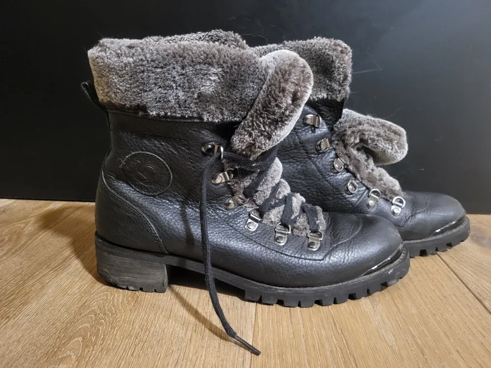 Black Leather Winter Boots image indicator(2)