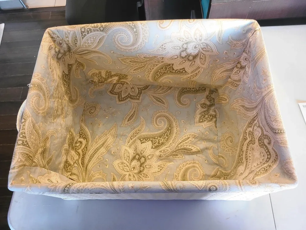 Wicker Storage Basket with Fabric Liner image indicator(2)