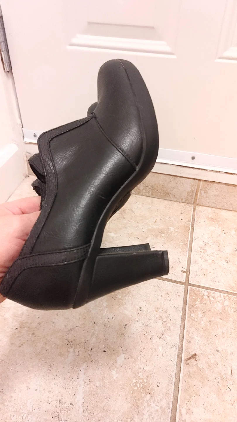 Black Heels - Size 7.5 image indicator(10)