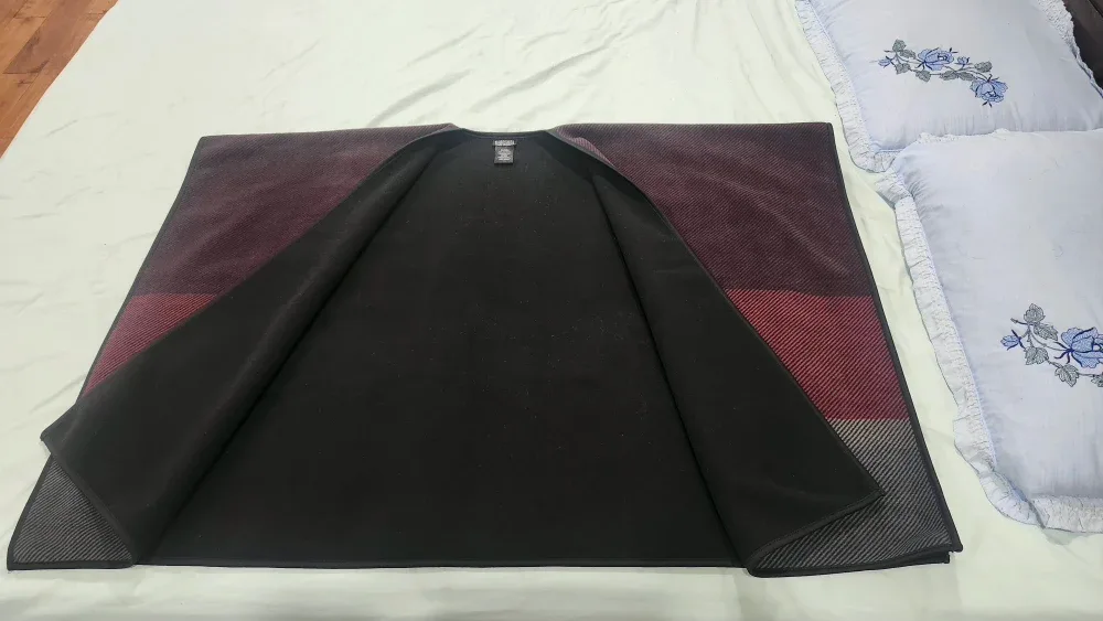 Brand new Poncho - Burgundy, Red, Grey image indicator(2)