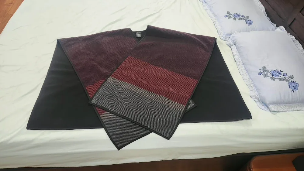 Brand new Poncho - Burgundy, Red, Grey image indicator(3)