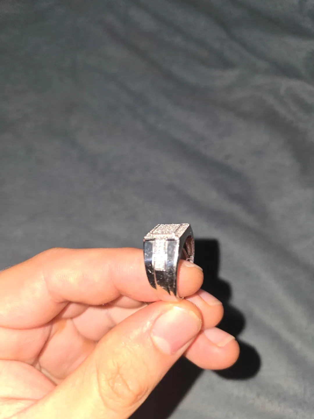 Men's white gold Ring with Diamonds image indicator(3)