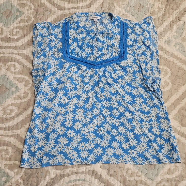 Ladies Size Small Top - photo 2