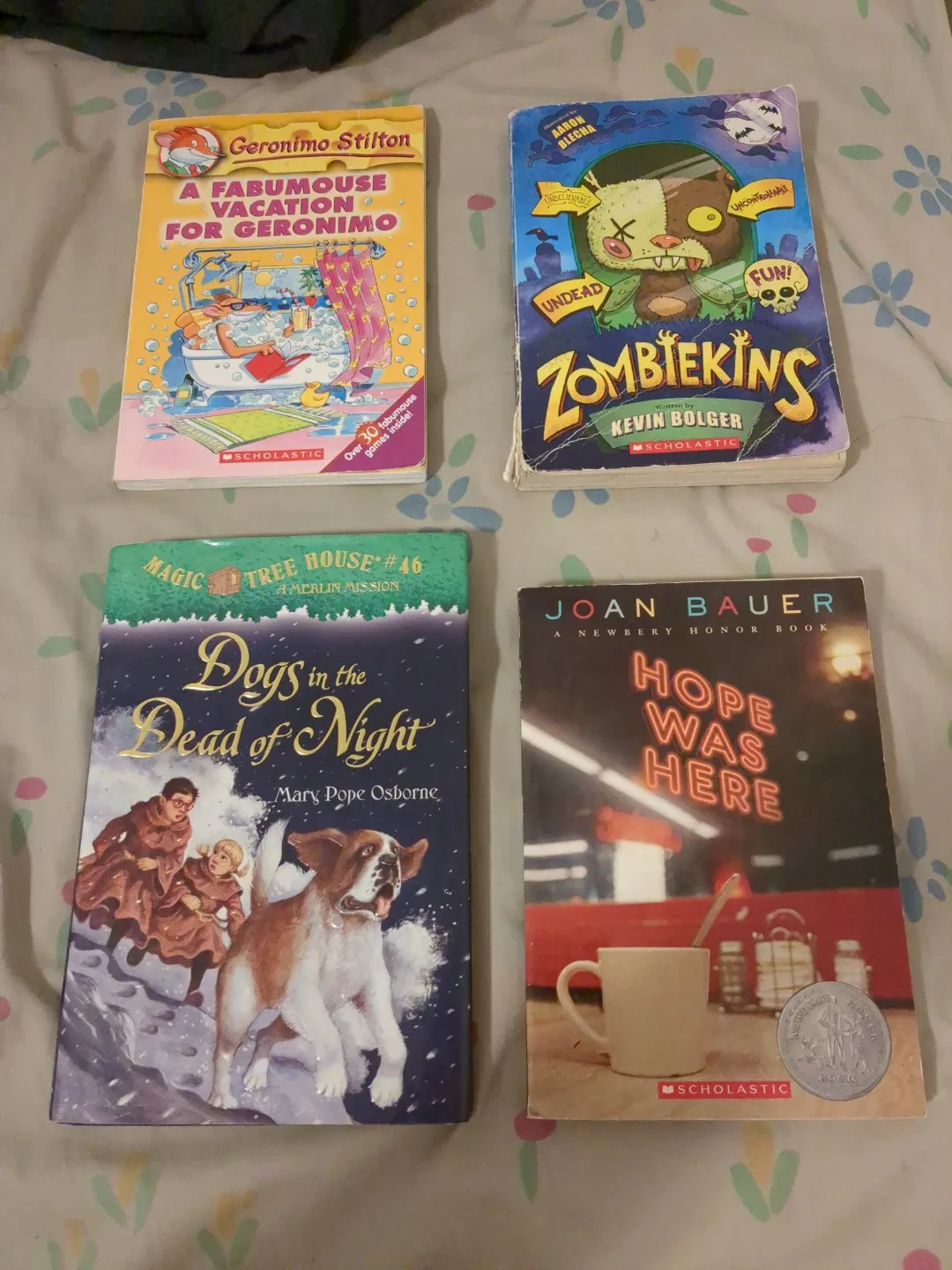 Kids' Book Bundle: Magic Tree House, Geronimo Stilton + image indicator(4)