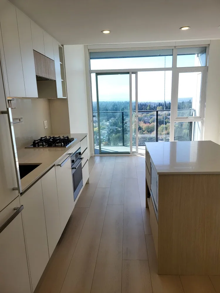 A brand new one bed with a Den  at king George station Surrey