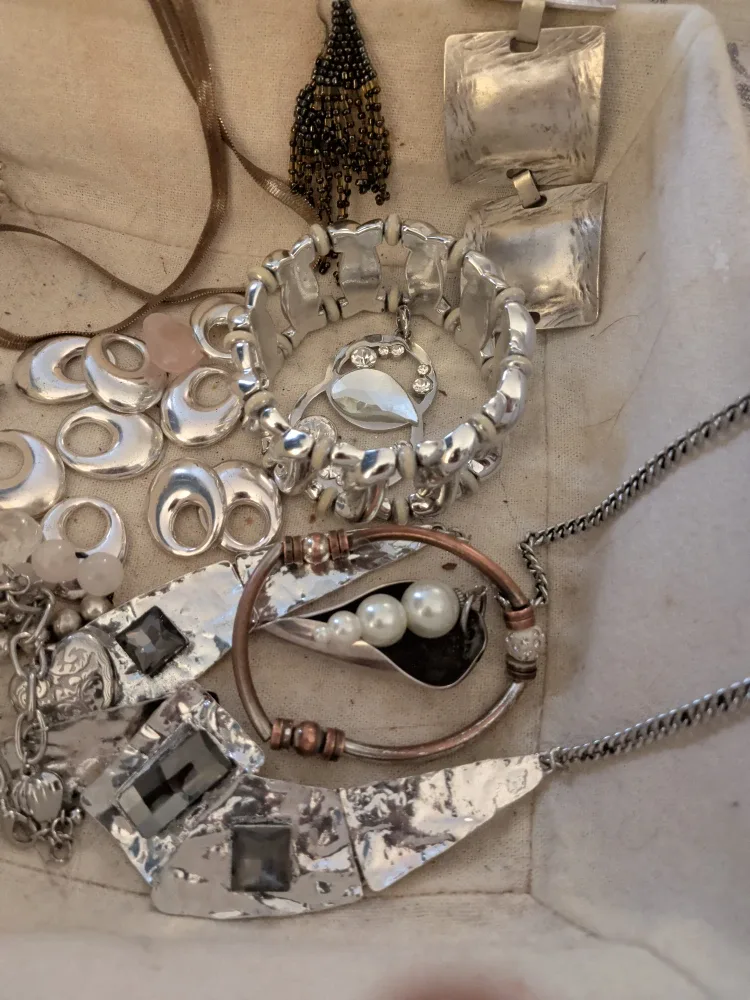 Assorted Silver Tone Costume Jewellery image indicator(6)