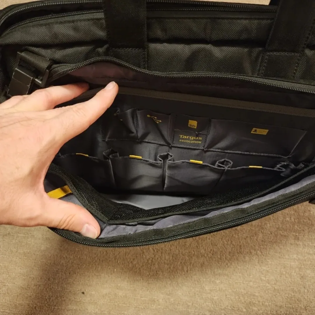 Targus Revolution Laptop Bag image indicator(3)