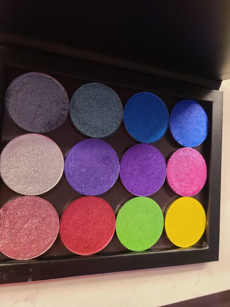 Give Me Glow Cosmetics Singles Eyeshadow Palette image indicator(2)