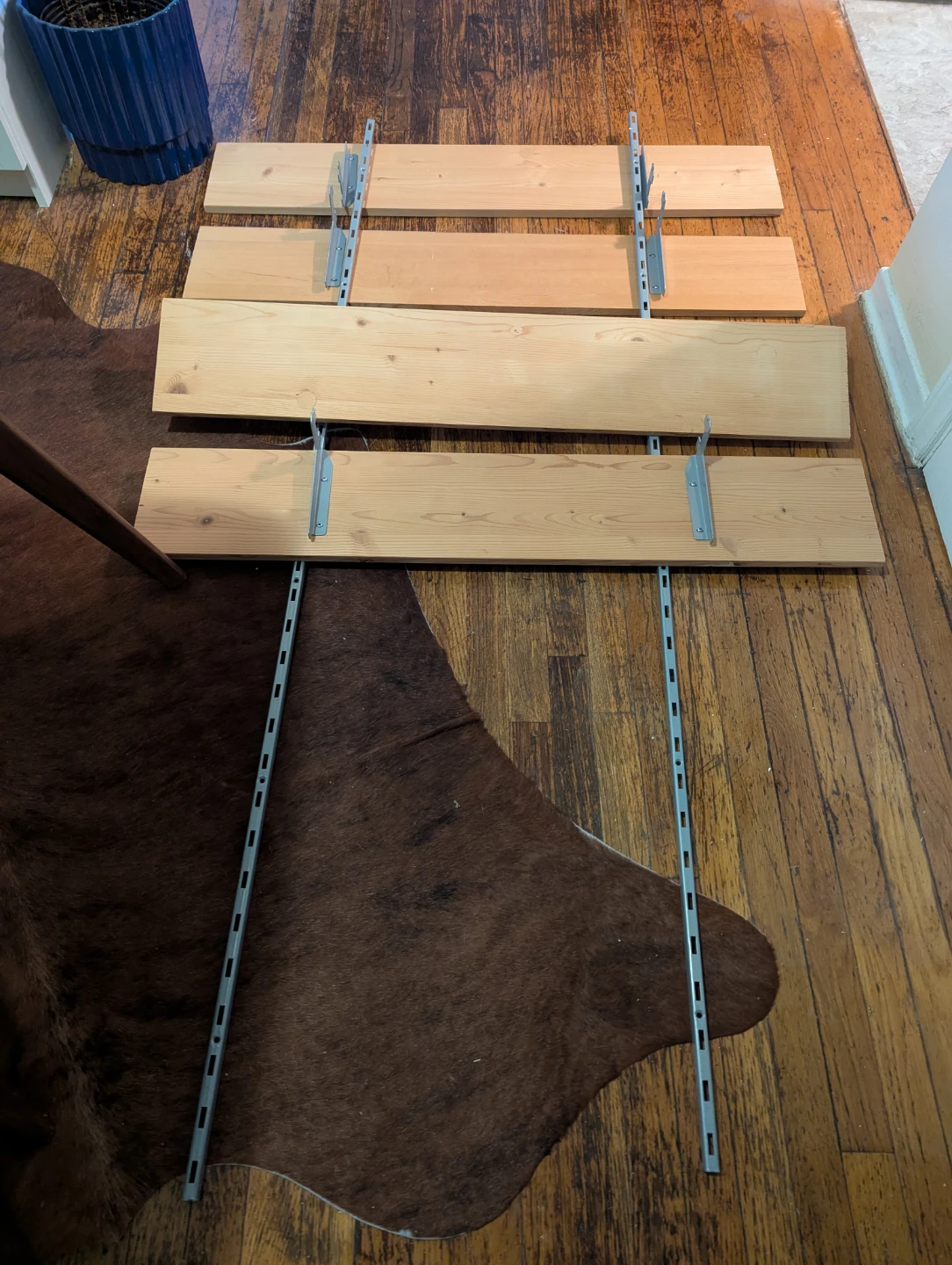 Single-track rails wall shelving - photo 2