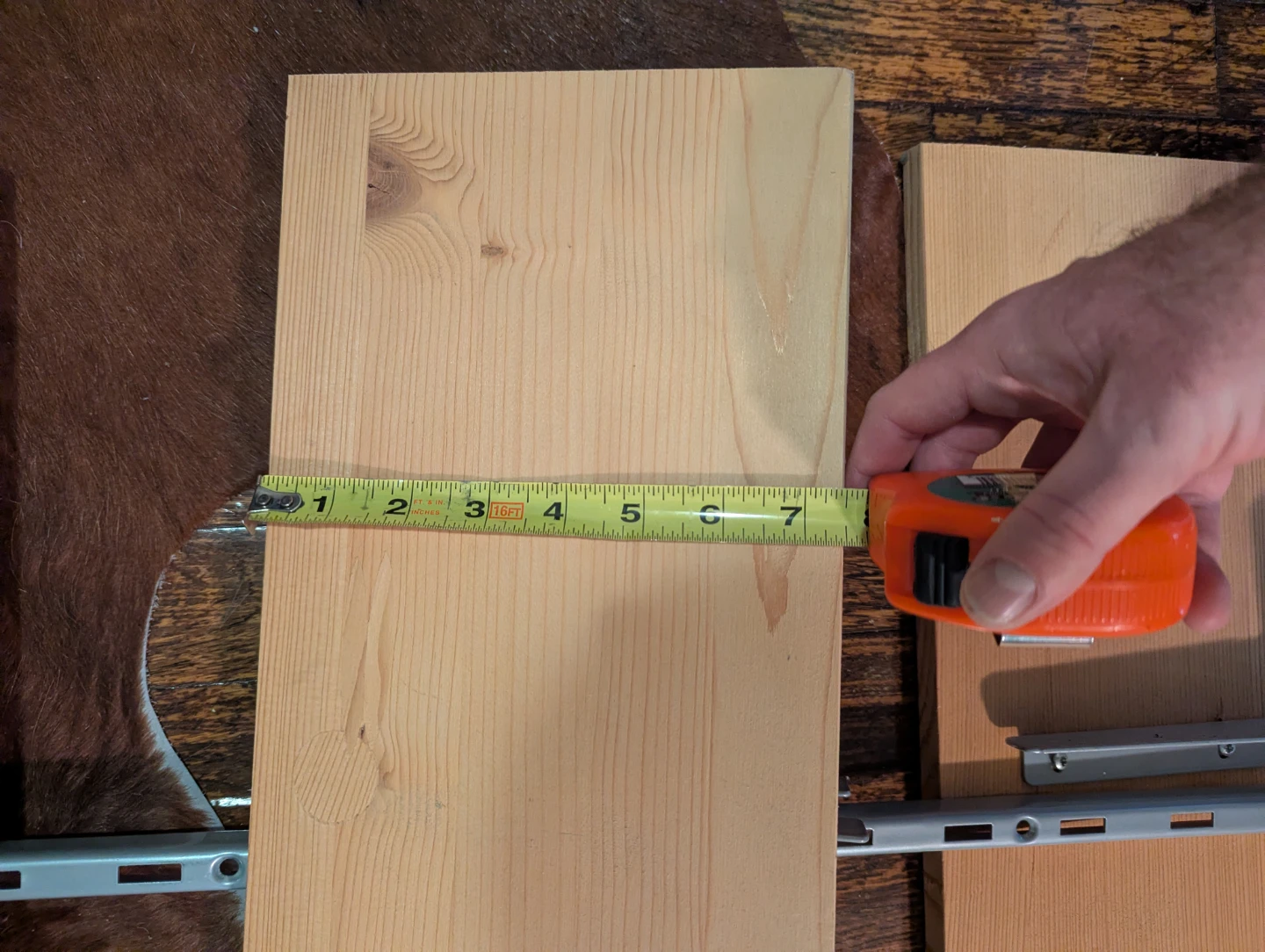 Single-track rails wall shelving - photo 4