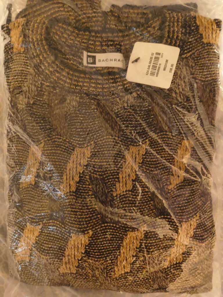 BACHRACH Sweater - Medium - New with Tags thumbnail