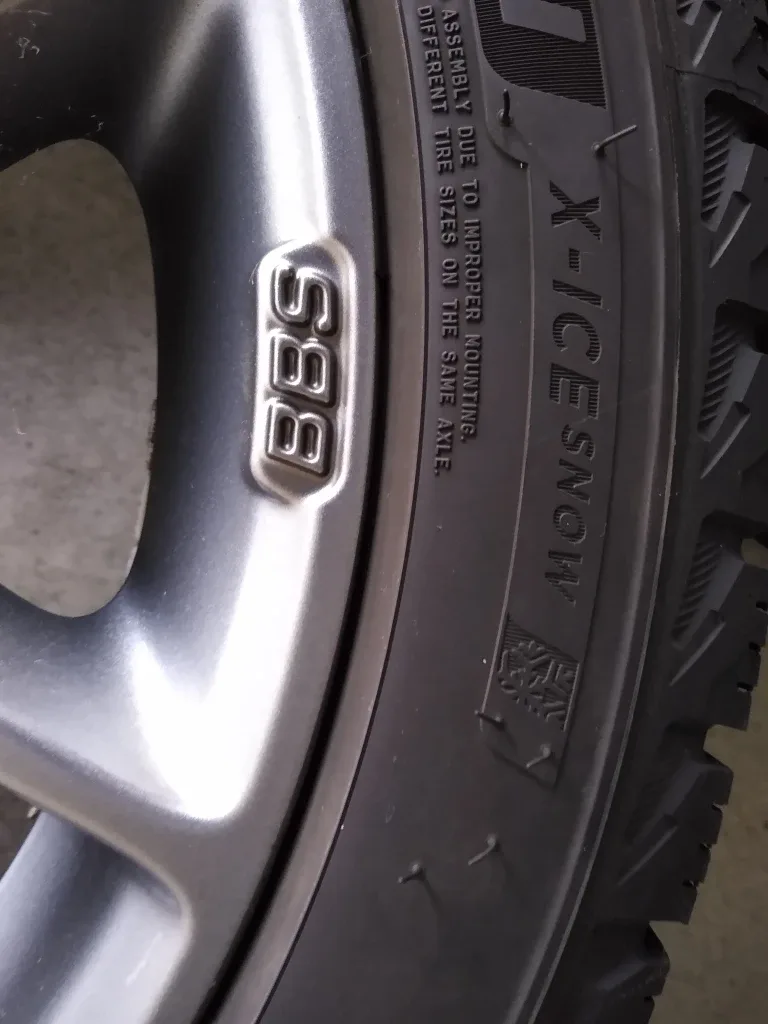 Michelin X-ICE tires with BBS SR Wheels image indicator(6)