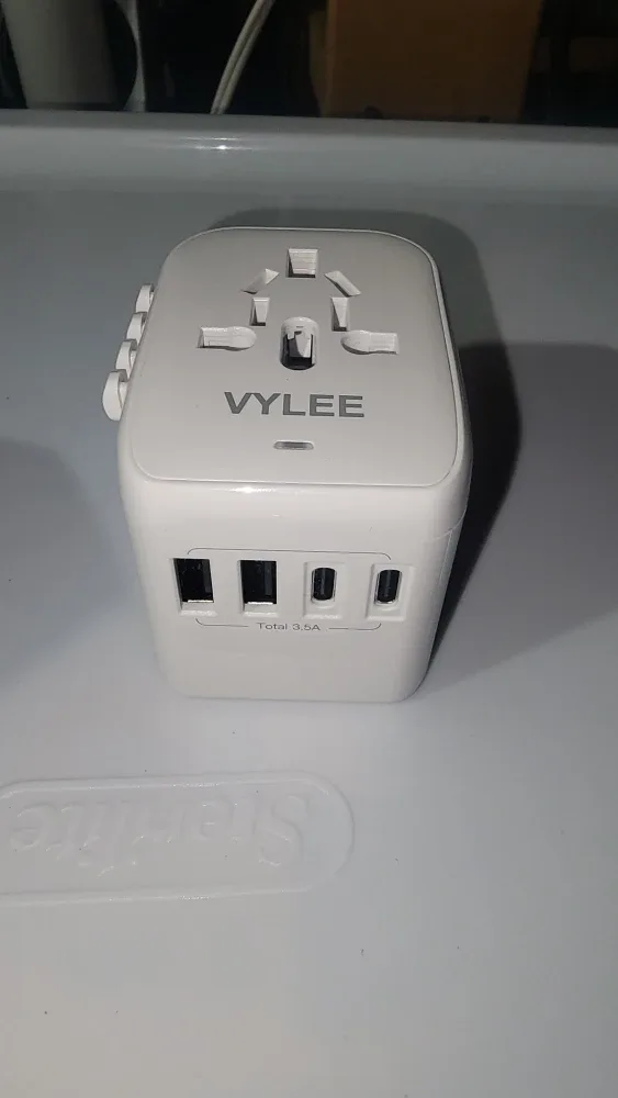 Vylee Universal Travel Adapter - White image indicator(5)