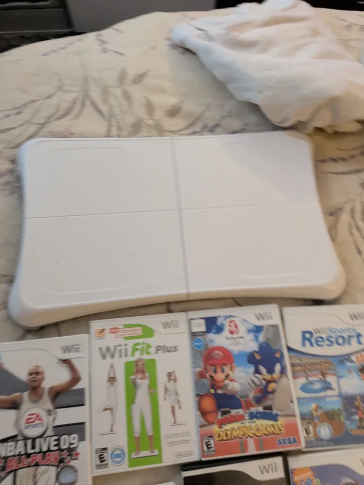 Nintendo Wii Games Bundle image indicator(8)