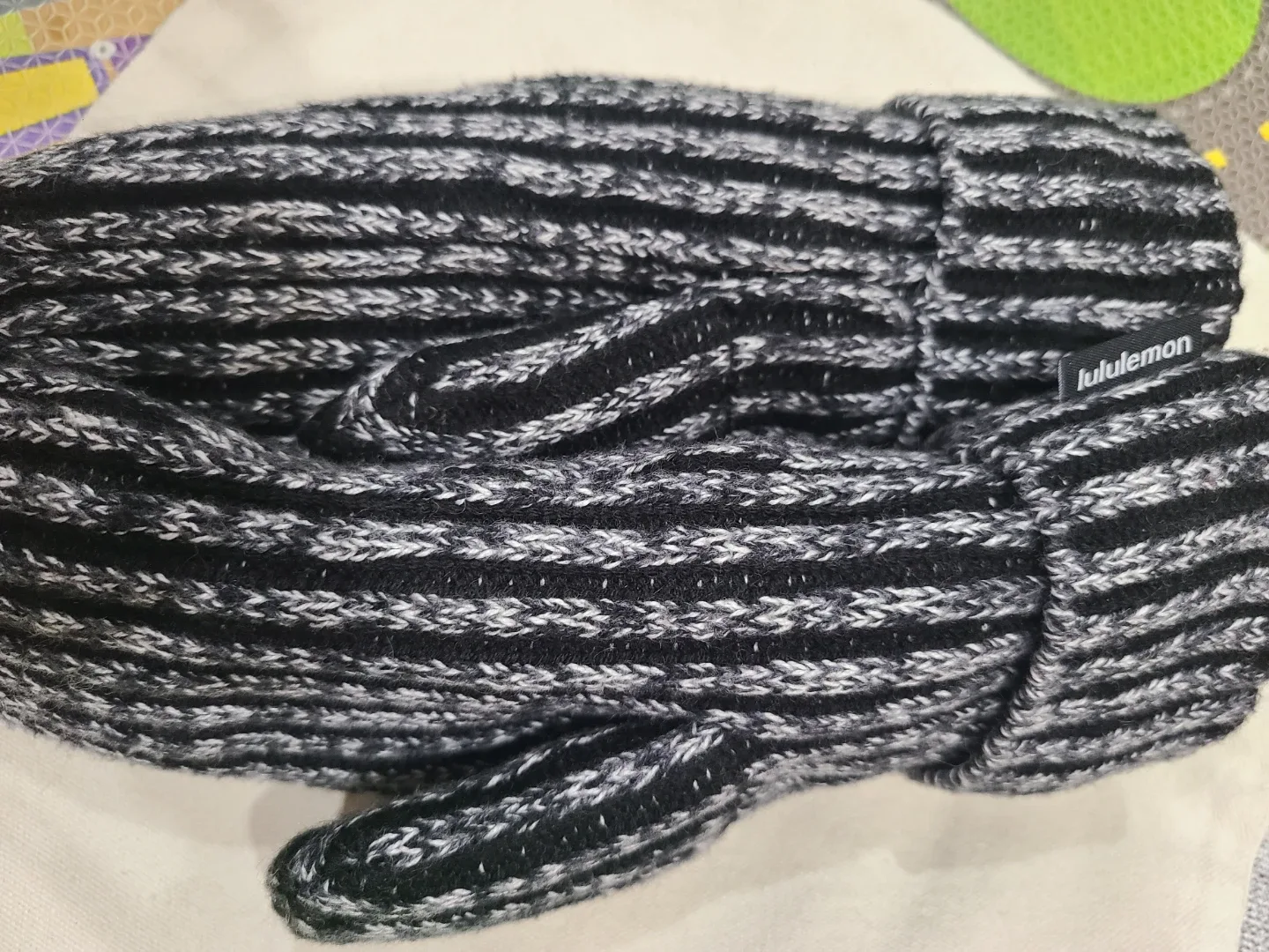 Lululemon Mittens M/G Black/Grey image indicator(6)