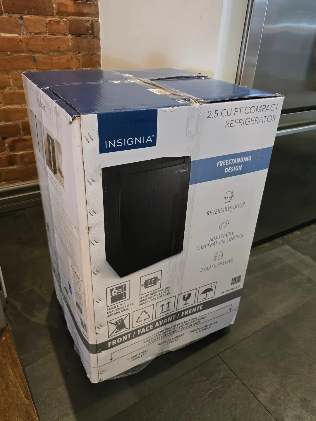 BRAND NEW Insignia 2.5 Cu Ft Compact Refrigerator image indicator(5)