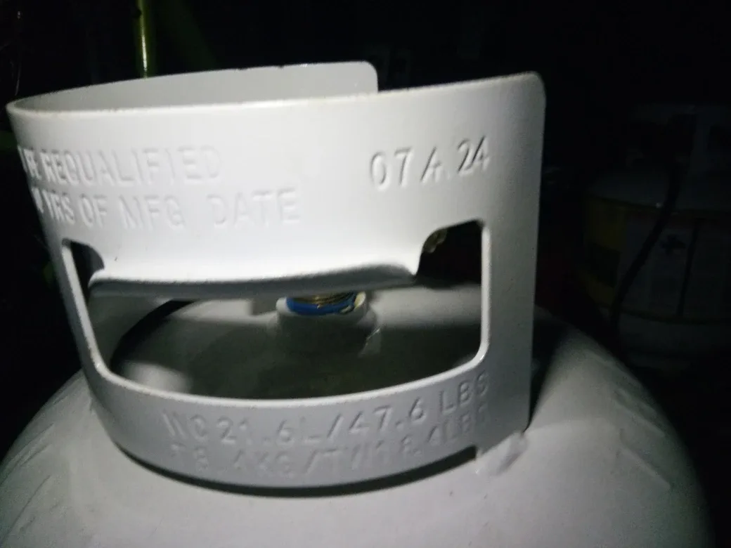 2 20lbs propane tanks image indicator(2)