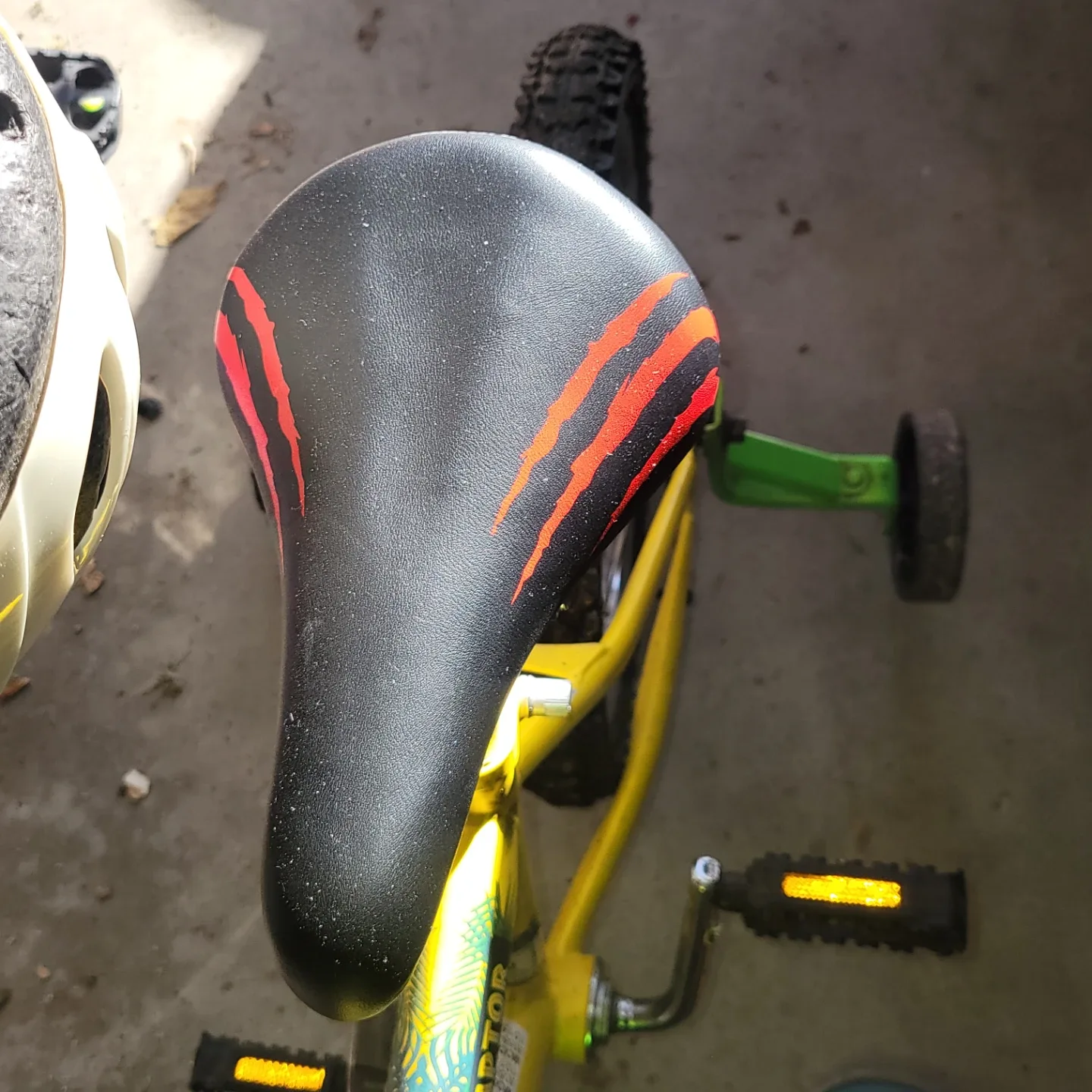 Jurassic World Velociraptor Kids' Bike 16" image indicator(6)