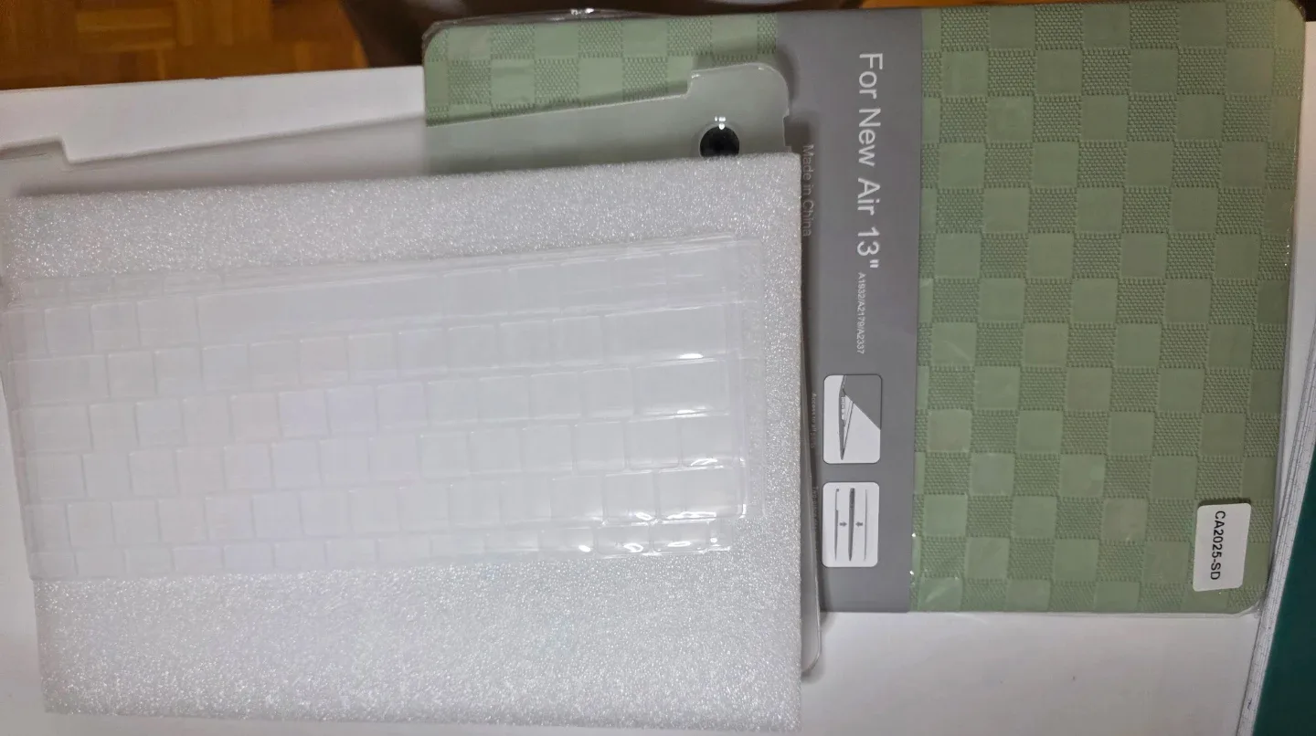 New Air 13" MacBook Case - Green Checkered image indicator(6)