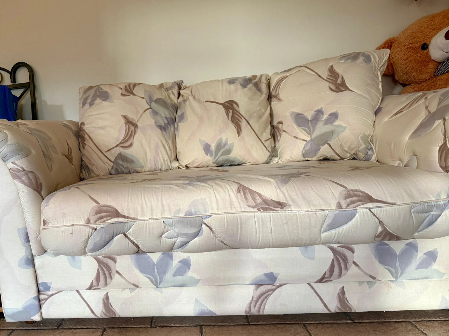 Floral Loveseat Sofa - Comfy & Stylish