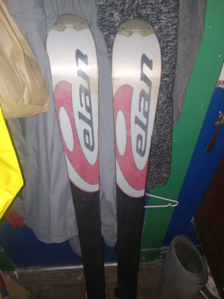 Used Skis: Salomon 710  bindings , Elan, Mantis m8 160 image indicator(2)