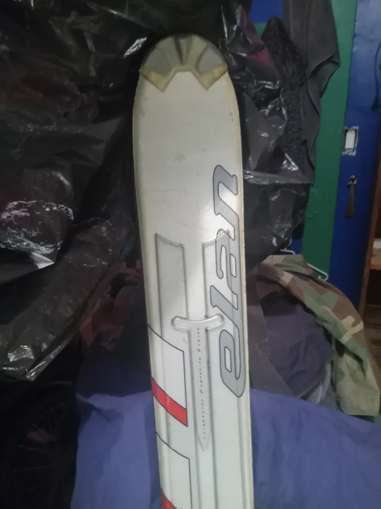 Used Skis: Salomon 710  bindings , Elan, Mantis m8 160 image indicator(5)