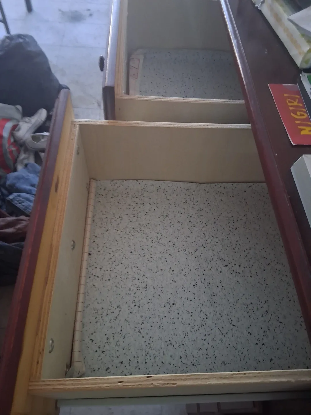 Wooden Dresser with Six Drawers image indicator(2)