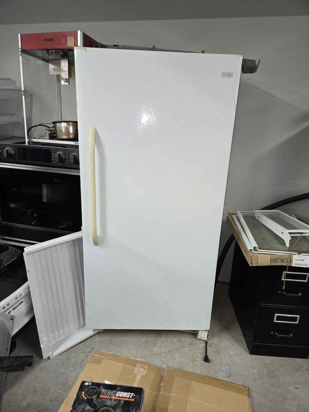White Upright Freezer - photo 2