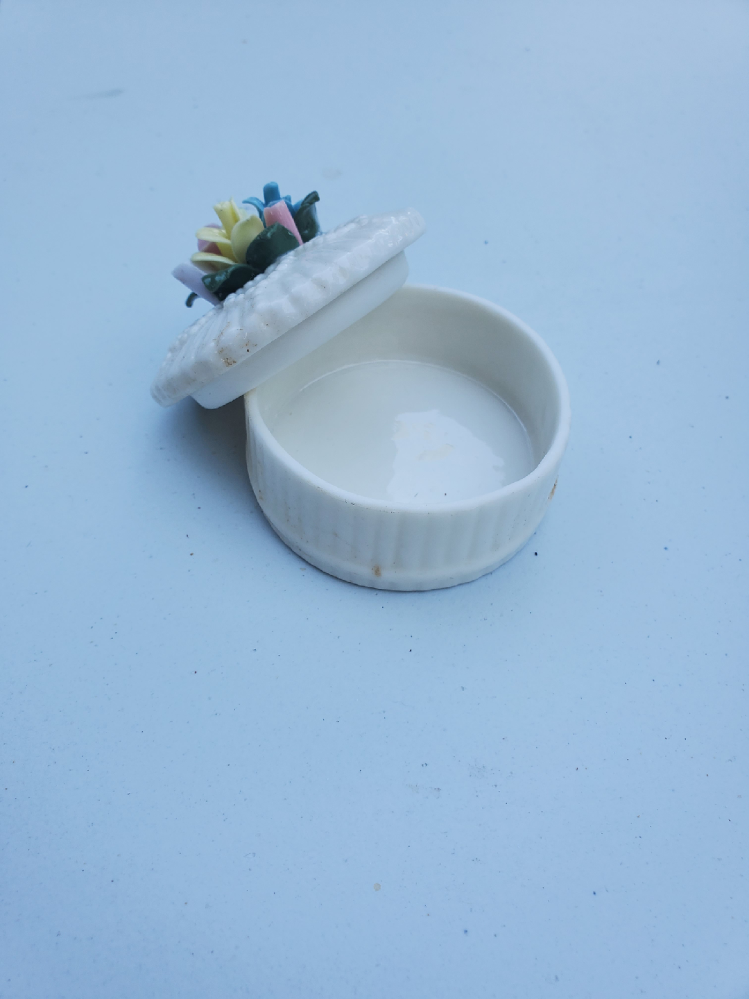 Vintage Porcelain Trinket Box with Floral Detail - photo 2