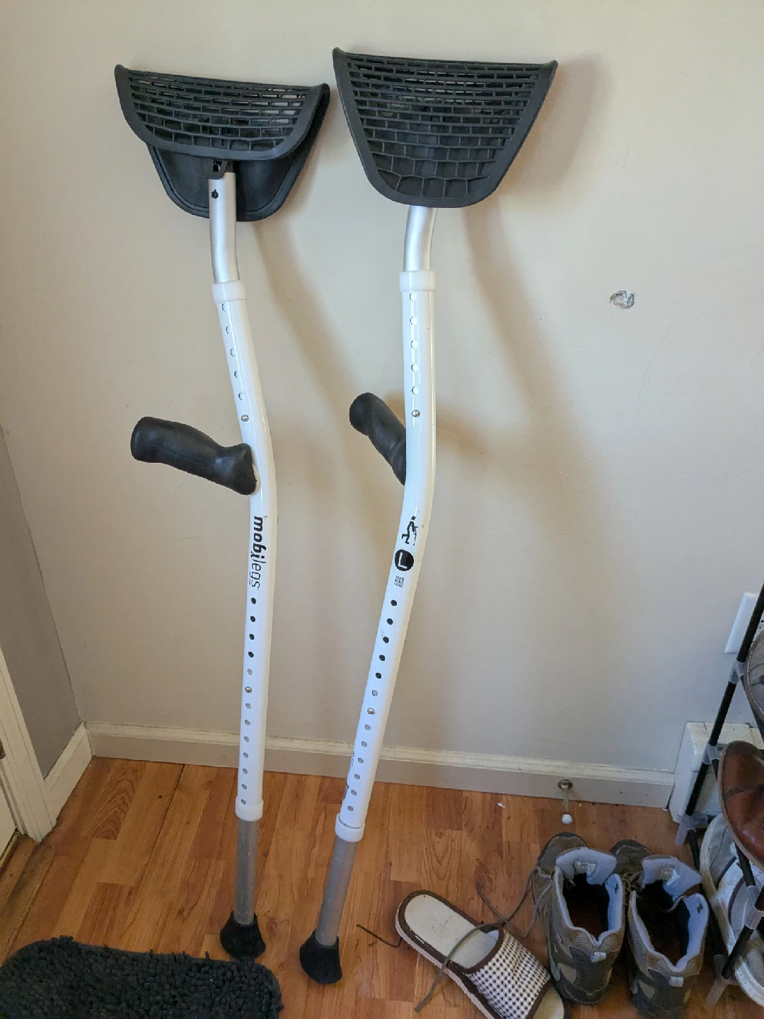 MobiLegs Hands-Free Crutches