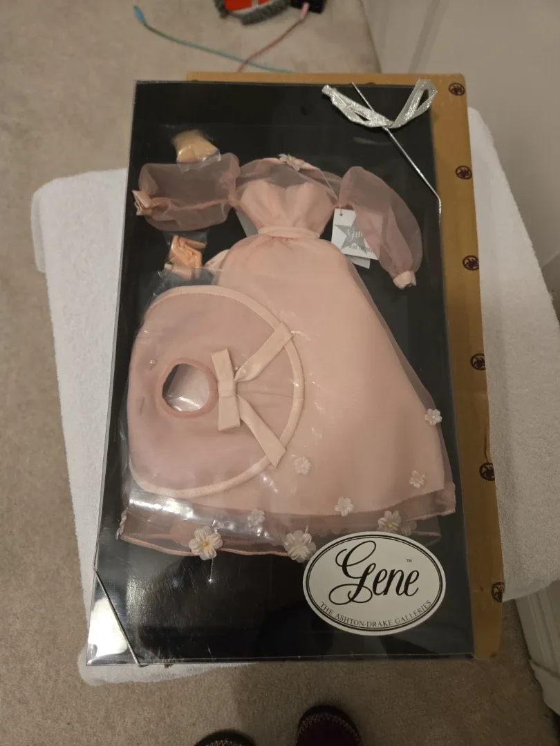 Gene: The Ashton-Drake Galleries Clothing: On the Veranda