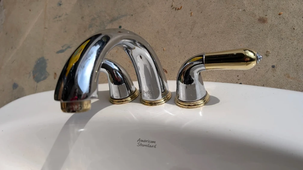 American Standard Bathroom Sink with faucet - photo 2