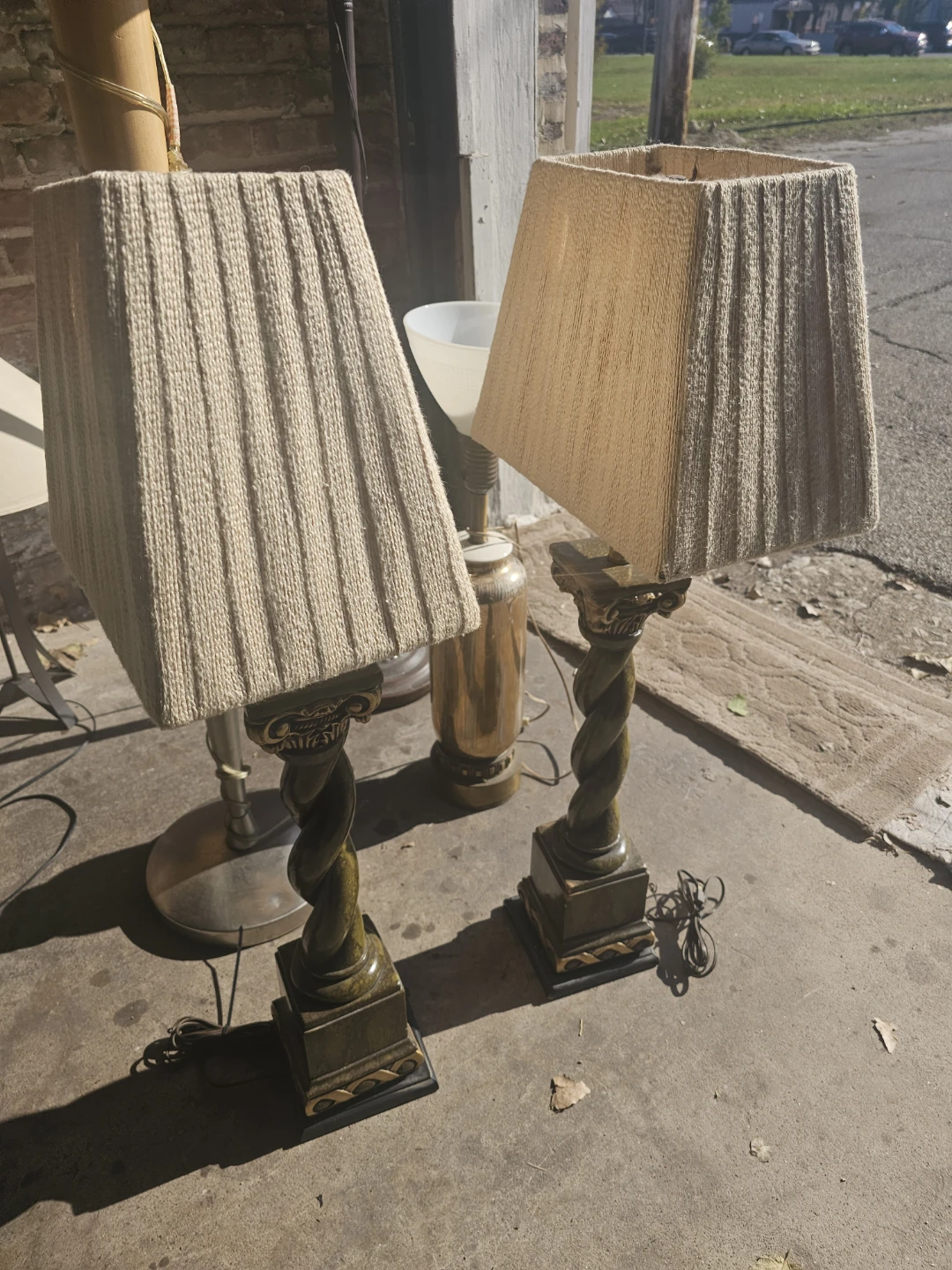 Pair of Vintage Twisted Column Lamps - photo 4