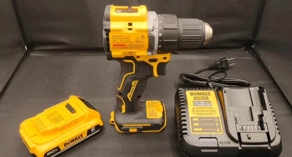 Dewalt DCD794 Cordless Drill Driver Kit w/ Battery & Charger