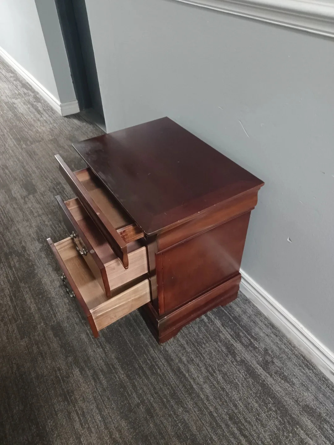 Wooden 3-Drawer Nightstand image indicator(5)